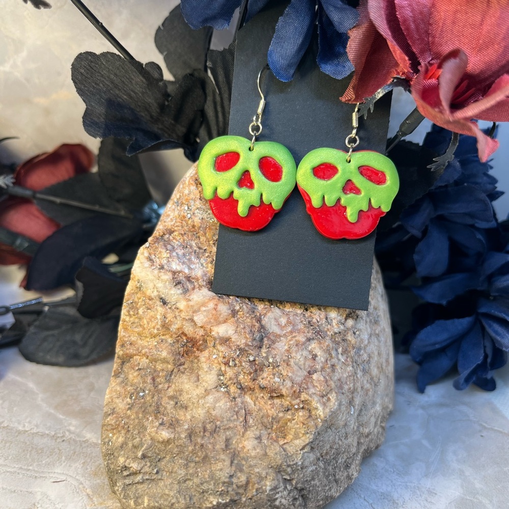 Poison apple Earrings - Picture 1 of 2